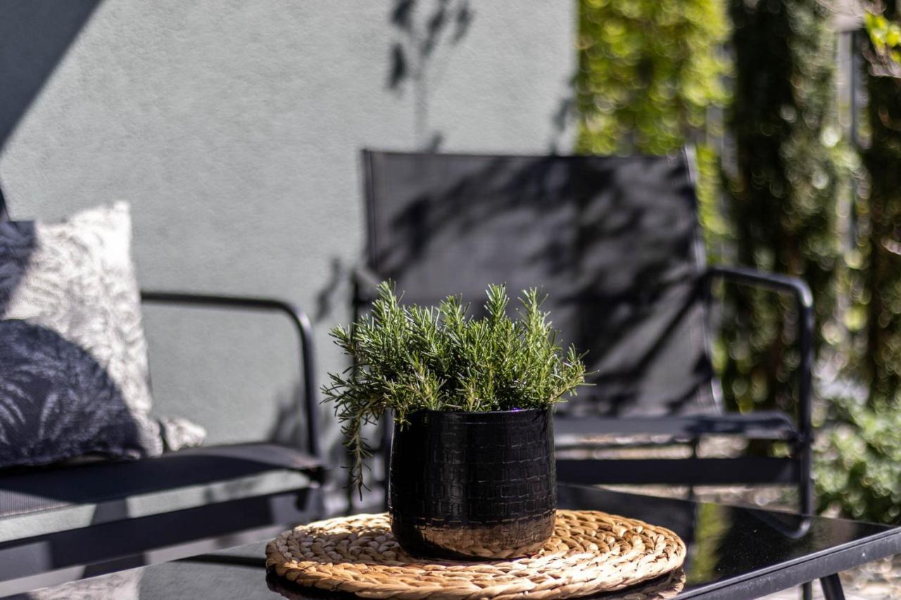 Mali Apartments Garden Suite Тироло Экстерьер фото